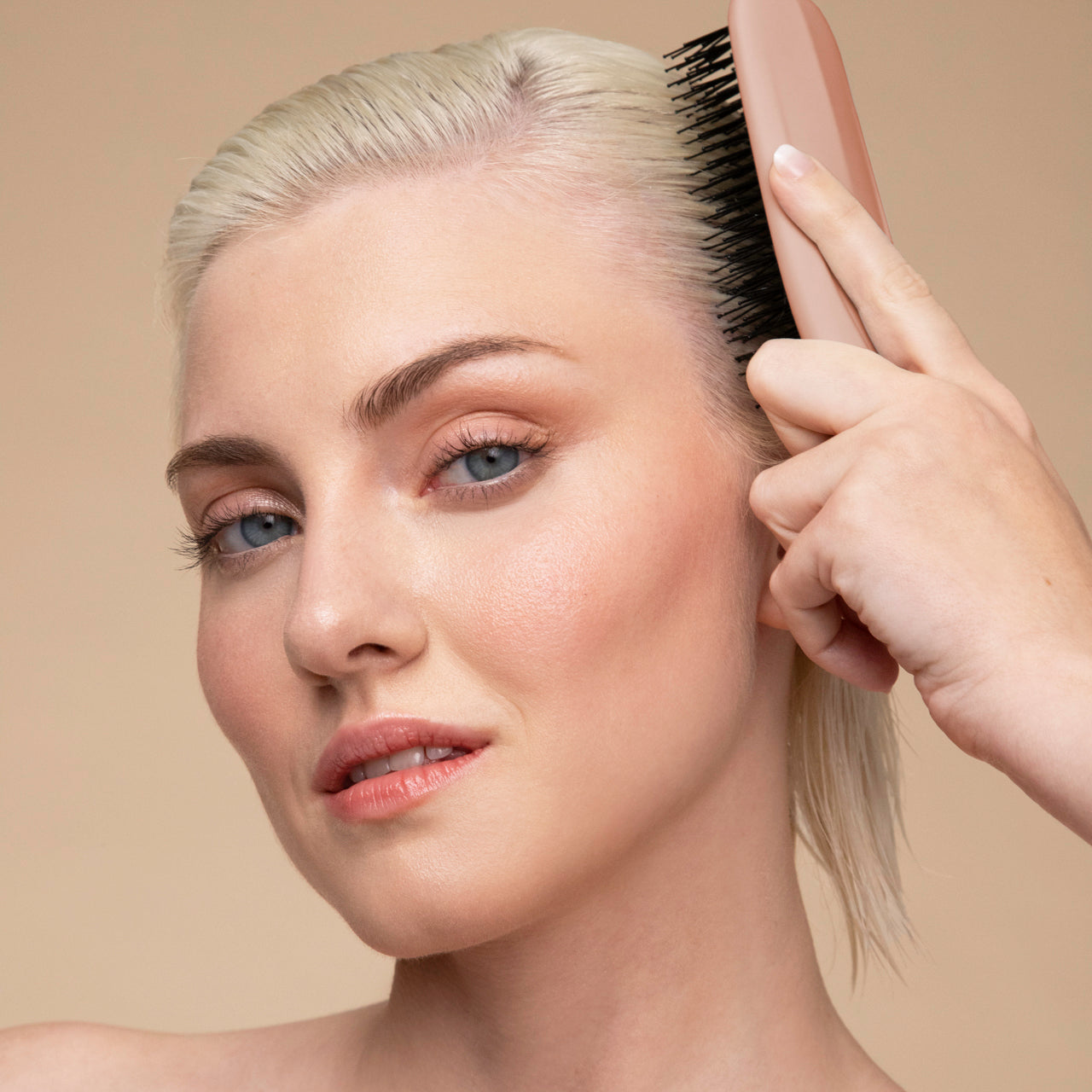 Scalp Renewal Brush in Terracotta